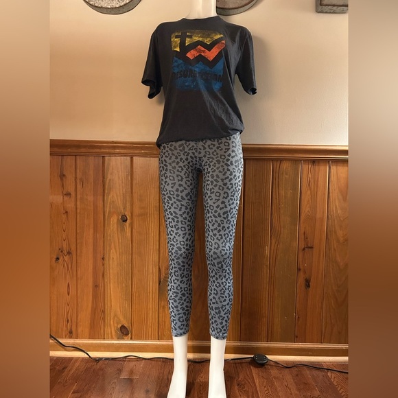 Free shirt with purchase of leggings, blue/grey leopard print leggings, outfit - Picture 2 of 7
